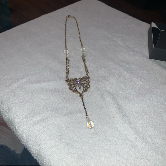 Avon  Goldtone “Butterfly Fantasy” Pendant Necklace. NIB very - Picture 3 of 6